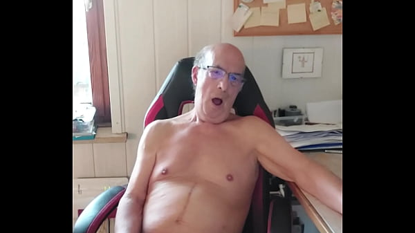 Norbertww – abspritzen cor der cam bei chaturbate – Apr 23, 2025